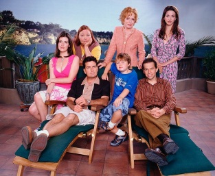 Elenco principal de "Two and a Half Men". La popular serie fue cancelada cuando Sheen hizo unos comentarios contra el productor.